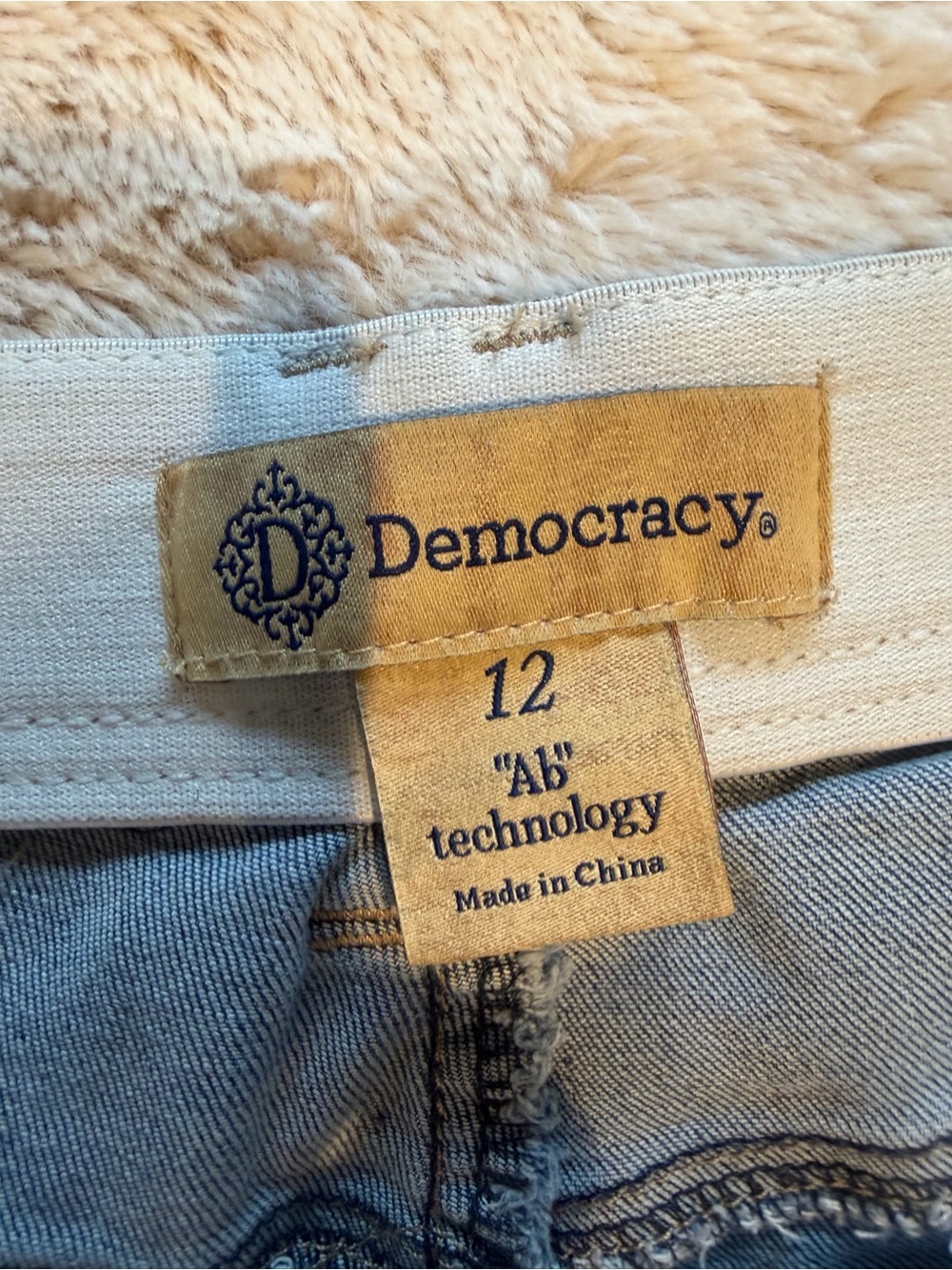 Democracy Women’s Medium Blue Stretch Jeans with Raw Hem - Picture 6 of 8